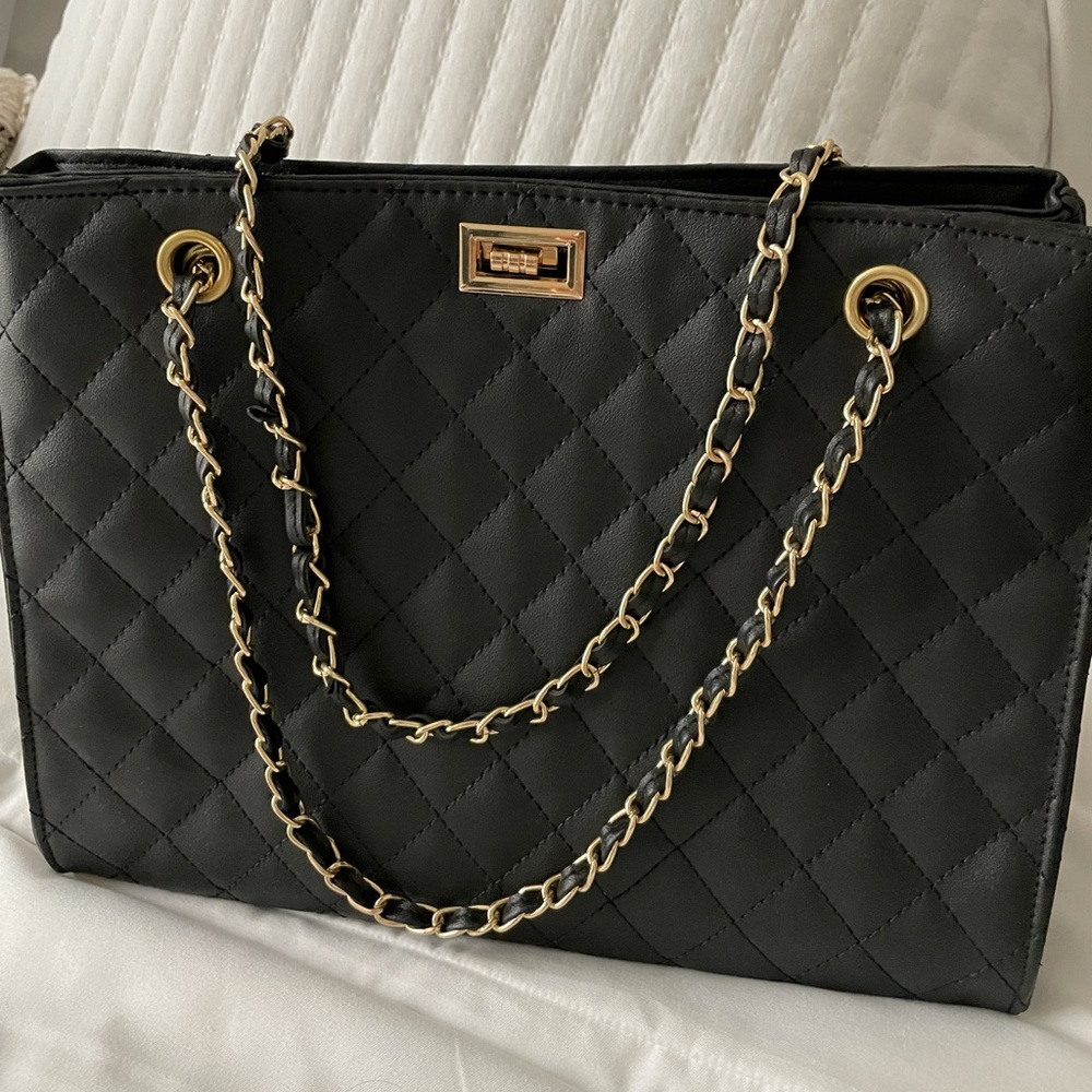 Medium black shoulder bag